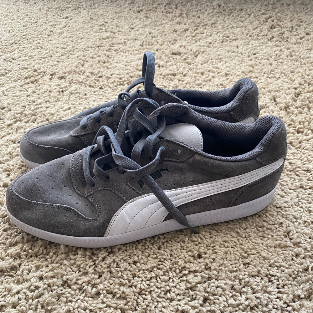 Men’s Puma’s 9.5 Low Gray and White sneakers